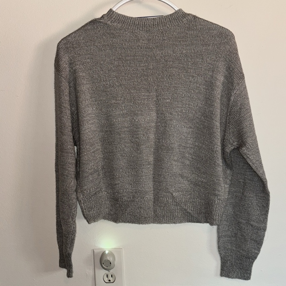 H&M Divided Women’s Cropped Hi-Lo Grey Crewneck Sweater | Size: XS - Picture 3 of 15